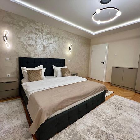 Prestige Aparthotel Brasov Bagian luar foto