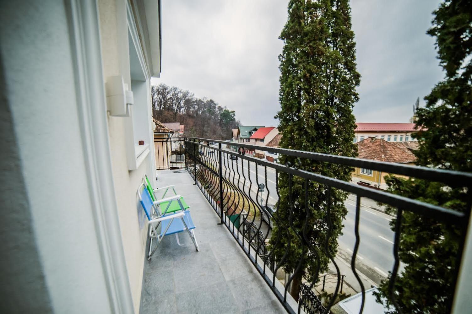 Prestige Aparthotel Brasov Bagian luar foto